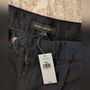 Banana Republic black pleated short never worn